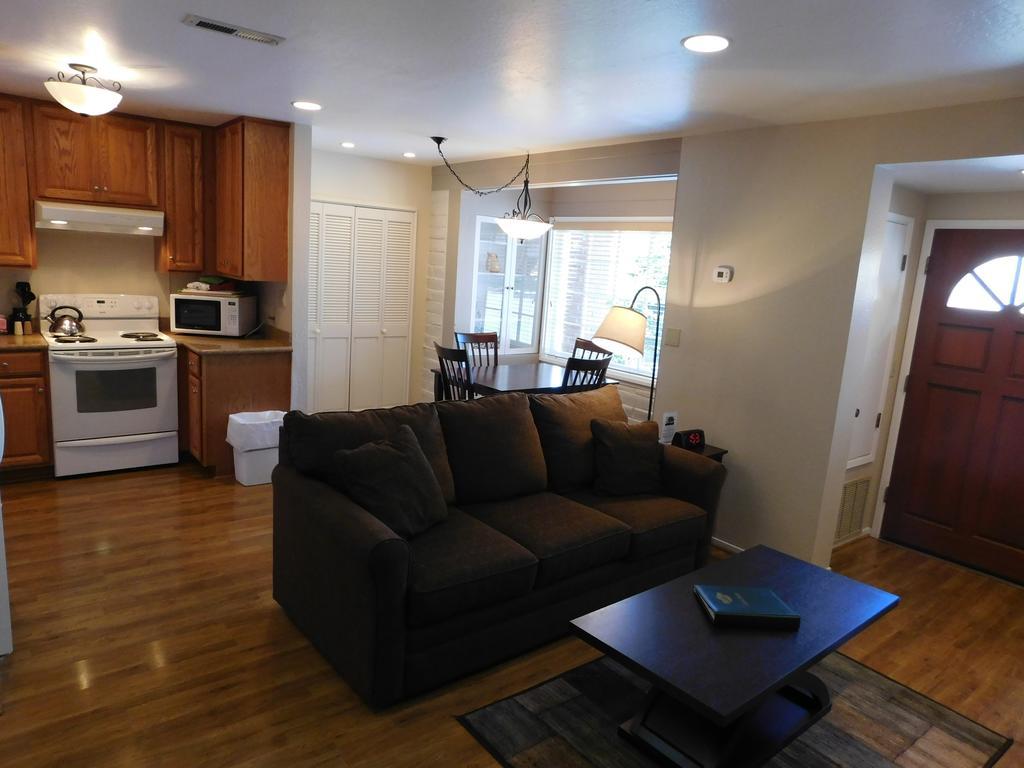 Pine Acres Lodge Pacific Grove Bagian luar foto