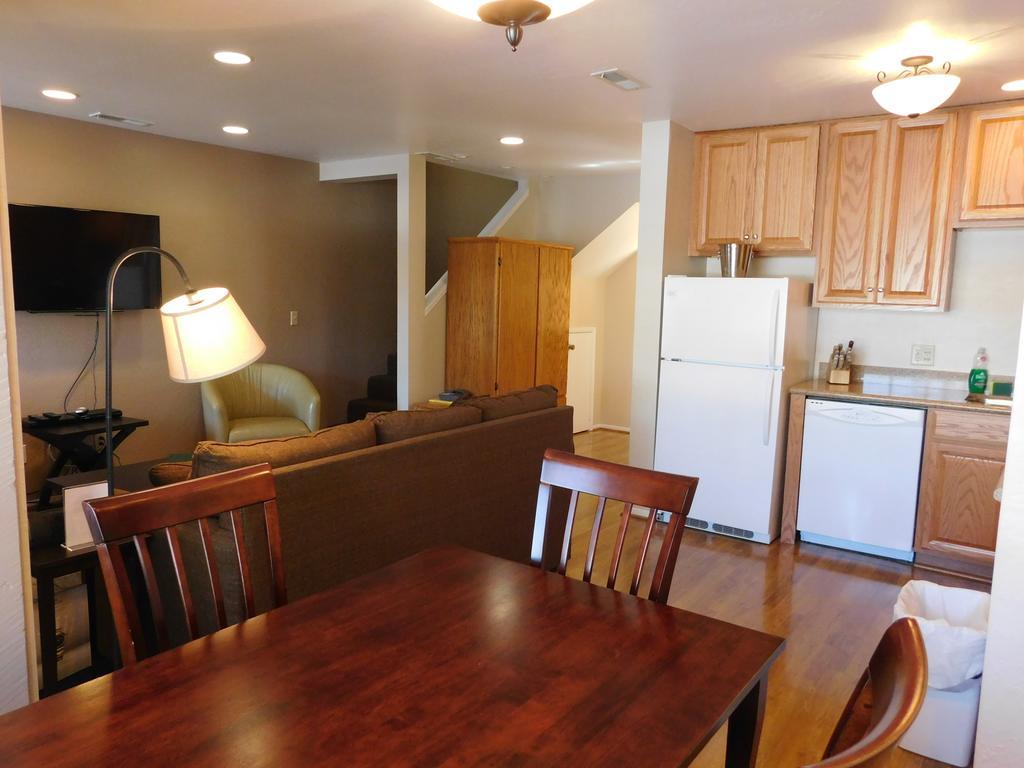 Pine Acres Lodge Pacific Grove Bagian luar foto