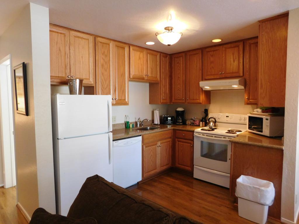 Pine Acres Lodge Pacific Grove Bagian luar foto