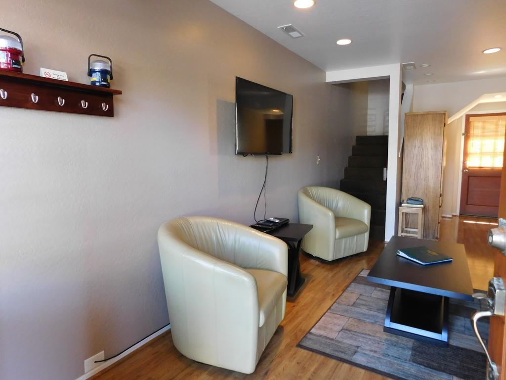 Pine Acres Lodge Pacific Grove Bagian luar foto