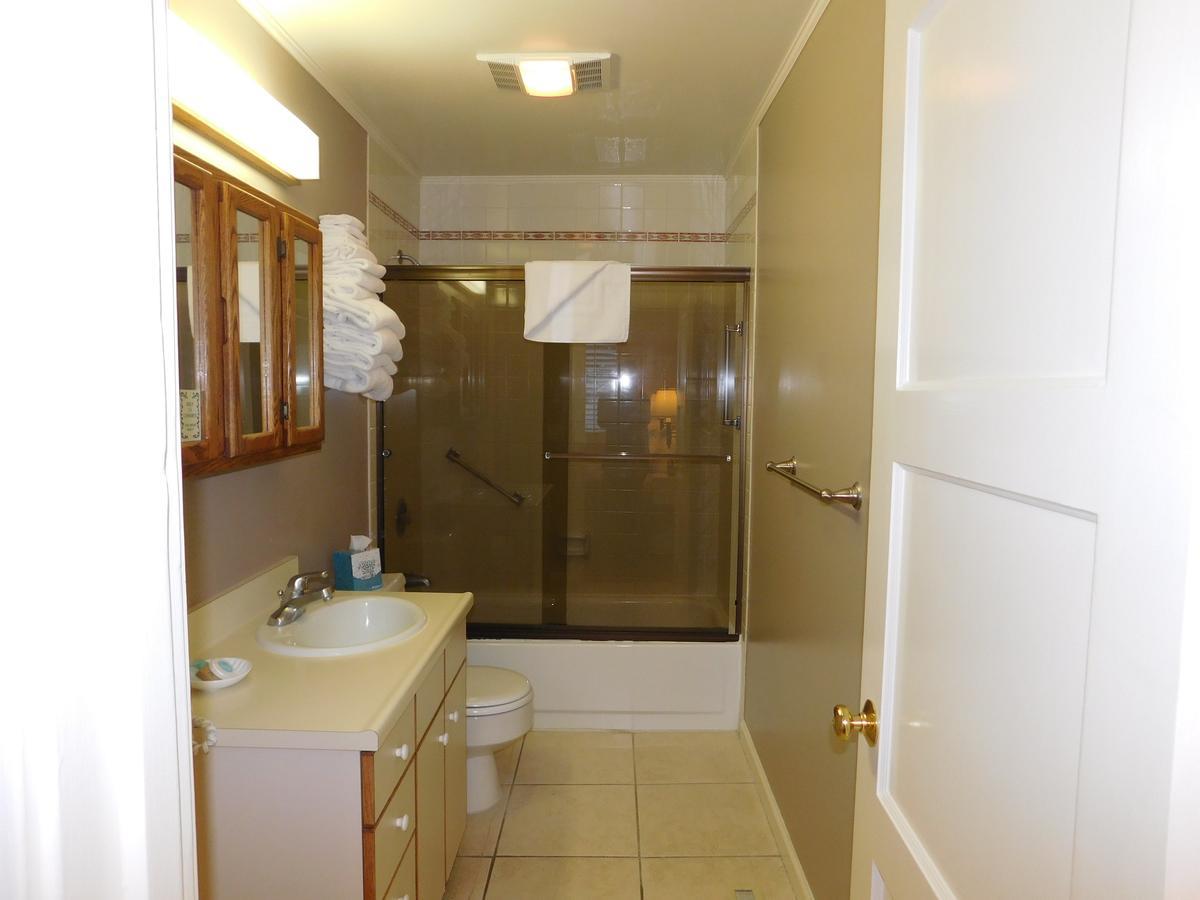 Pine Acres Lodge Pacific Grove Bagian luar foto