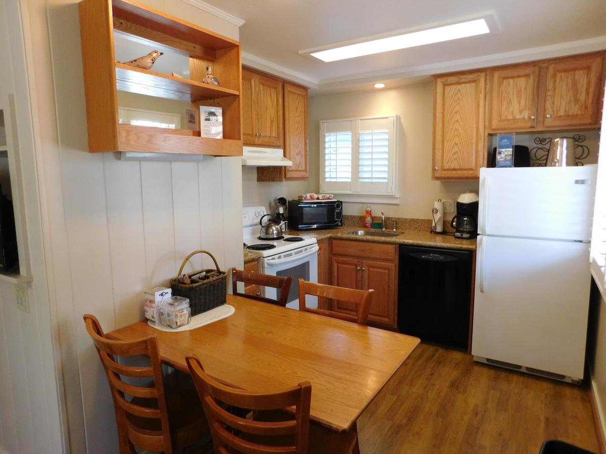Pine Acres Lodge Pacific Grove Bagian luar foto