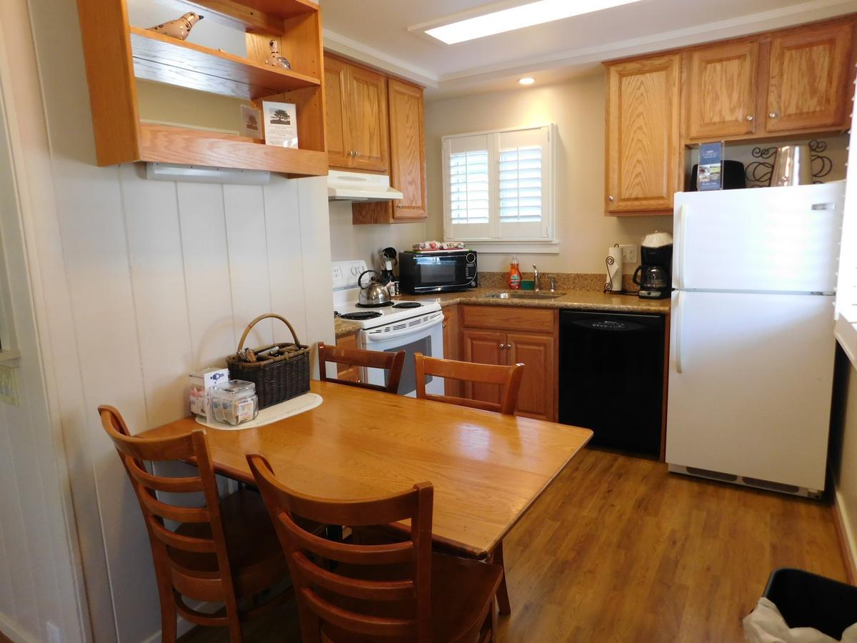 Pine Acres Lodge Pacific Grove Bagian luar foto