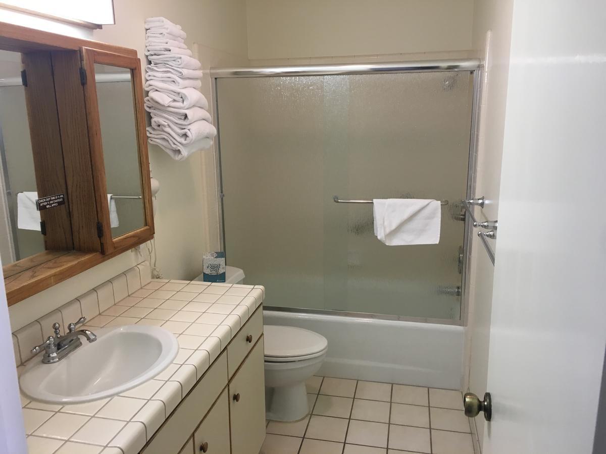 Pine Acres Lodge Pacific Grove Bagian luar foto