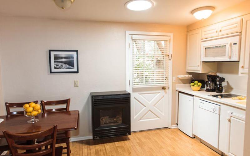 Pine Acres Lodge Pacific Grove Bagian luar foto