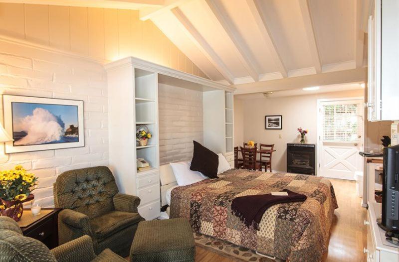 Pine Acres Lodge Pacific Grove Bagian luar foto